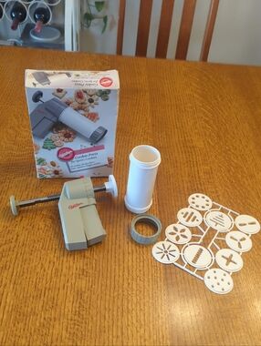 Wilton Cookie Press Gray and White for Spritz Cookies with 10 Discs - Unused